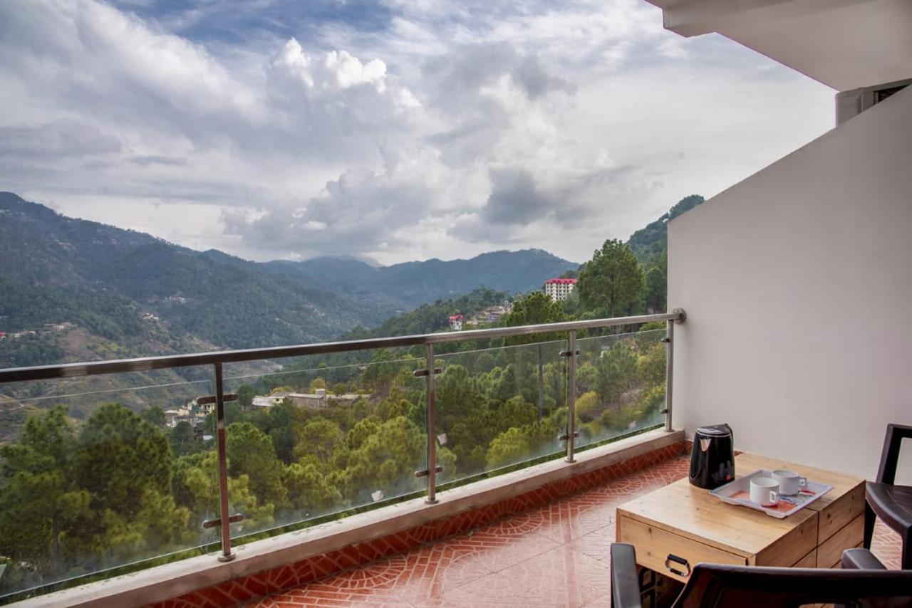 The Western Heights I Serviced Apartments I Pvt Balcony I Lift I Peacefull Area I Family Accomodation I Kasauli I By Exotic Stays Екстериор снимка