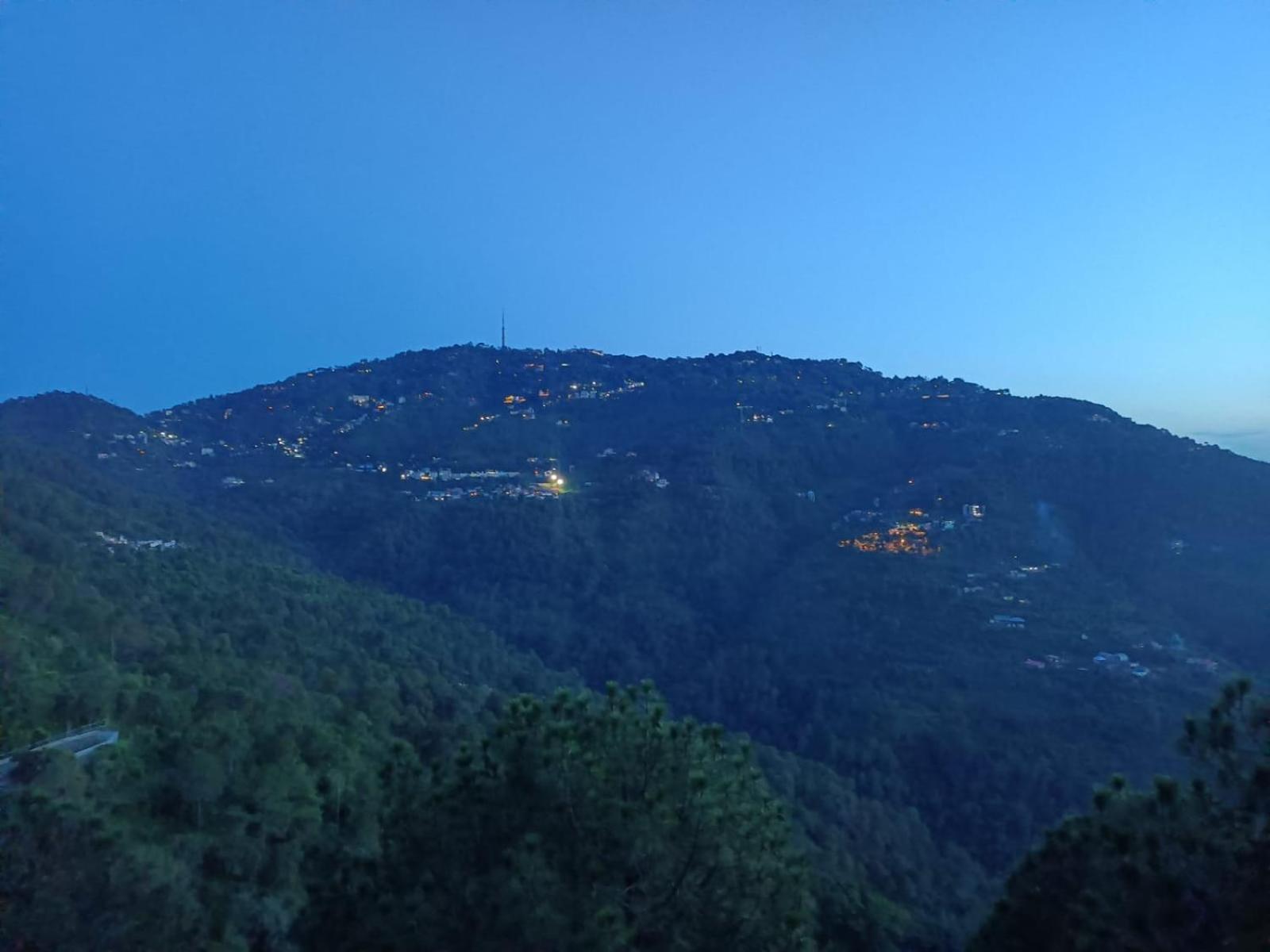 The Western Heights I Serviced Apartments I Pvt Balcony I Lift I Peacefull Area I Family Accomodation I Kasauli I By Exotic Stays Екстериор снимка